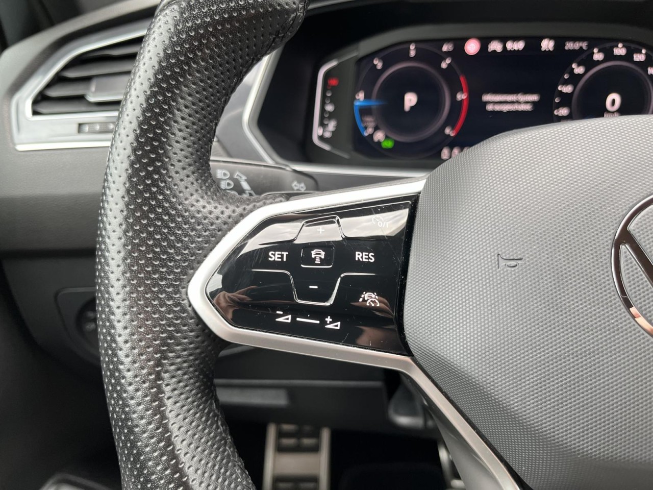 Tiguan Allspace 2,0 TDI DSG 4Motion R-Line BlackStyle (AHK+RearView)