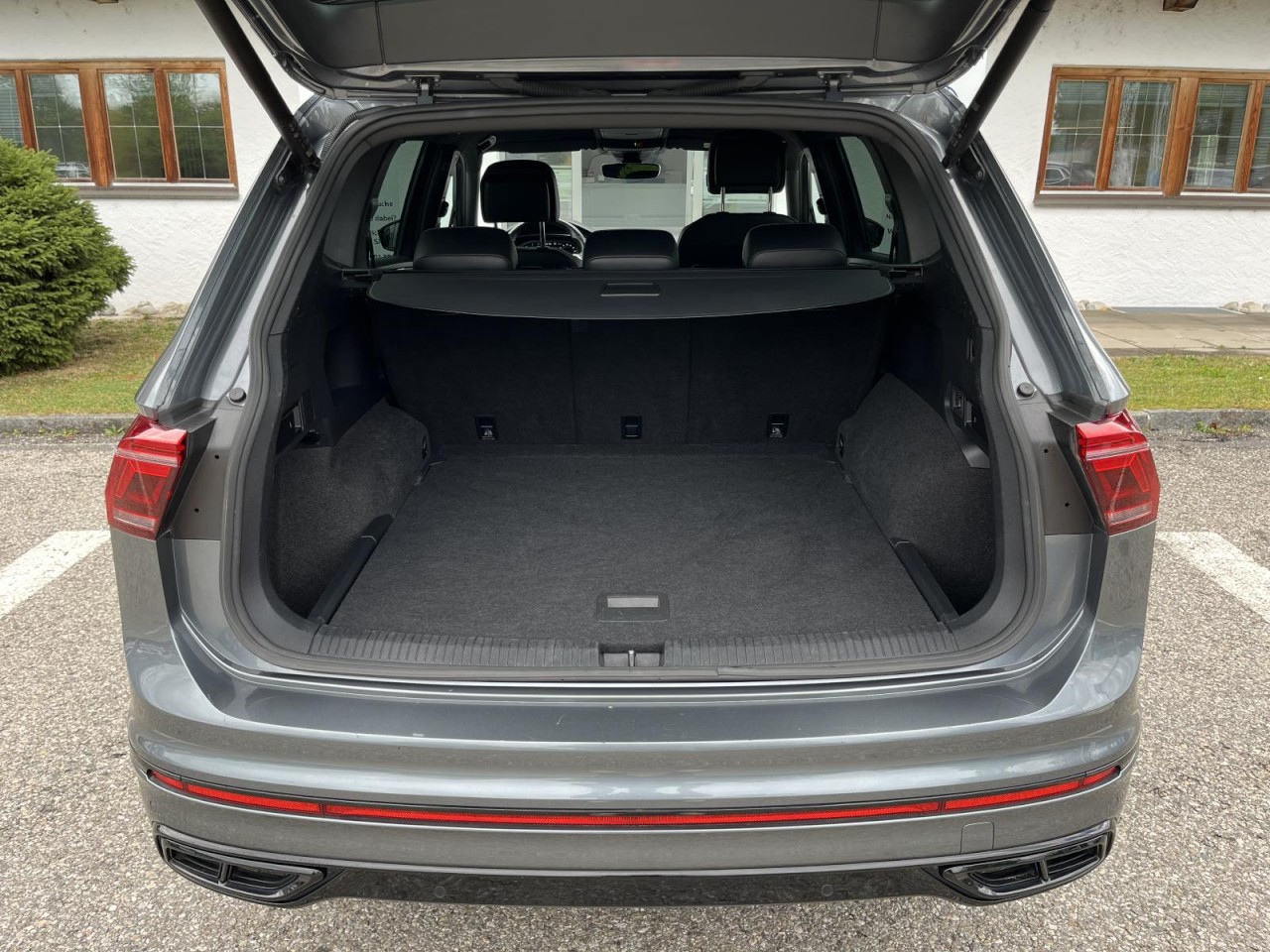 Tiguan Allspace 2,0 TDI DSG 4Motion R-Line BlackStyle (AHK+RearView)