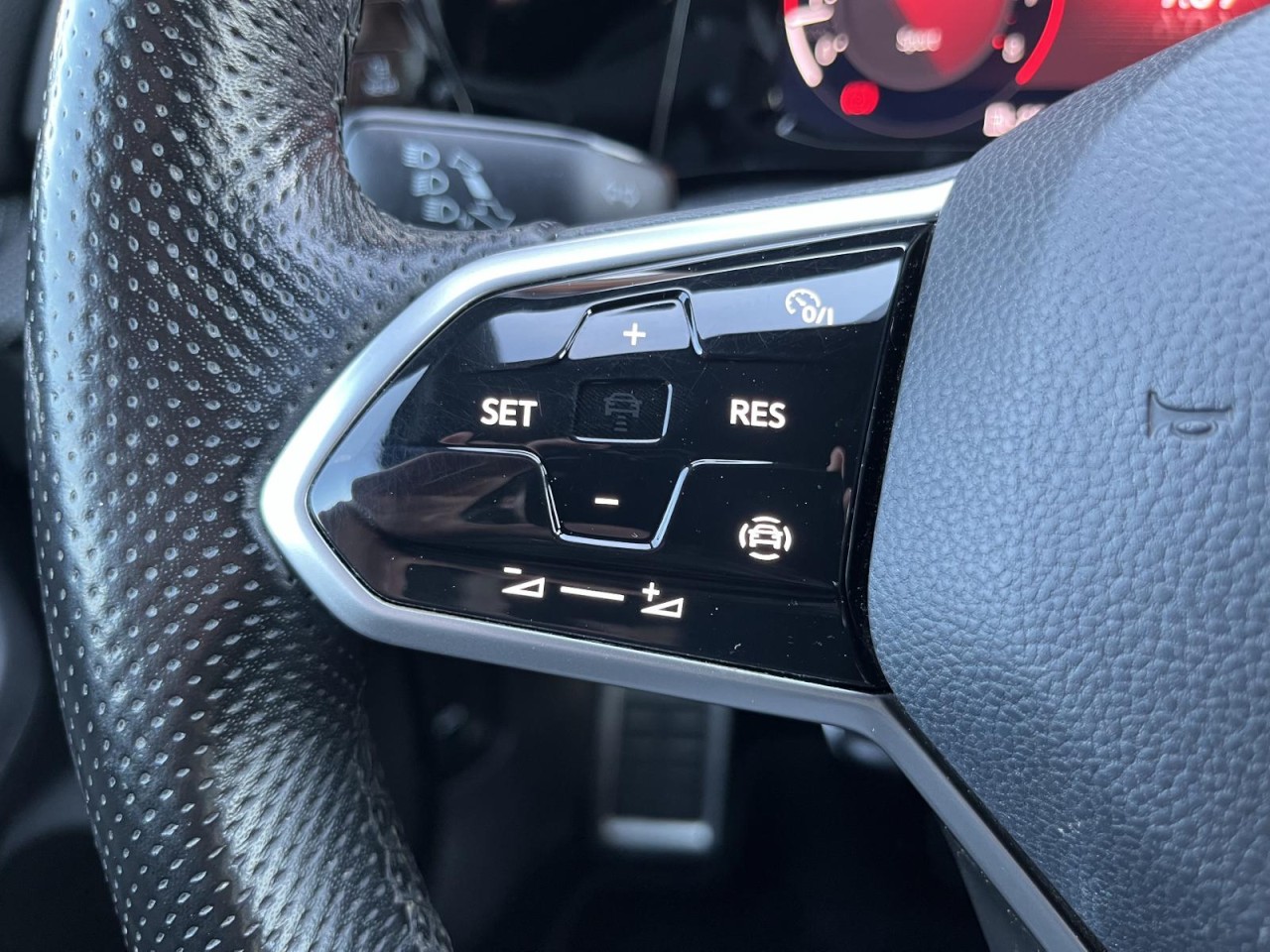 Golf VIII 1,5 TSI R-Line (Navi+SideAssist+LED)