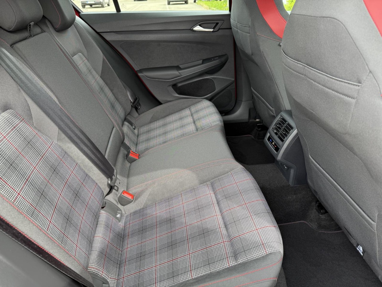 Golf VIII GTI 2,0 TSI (RearView+AHK+LED+) Klima