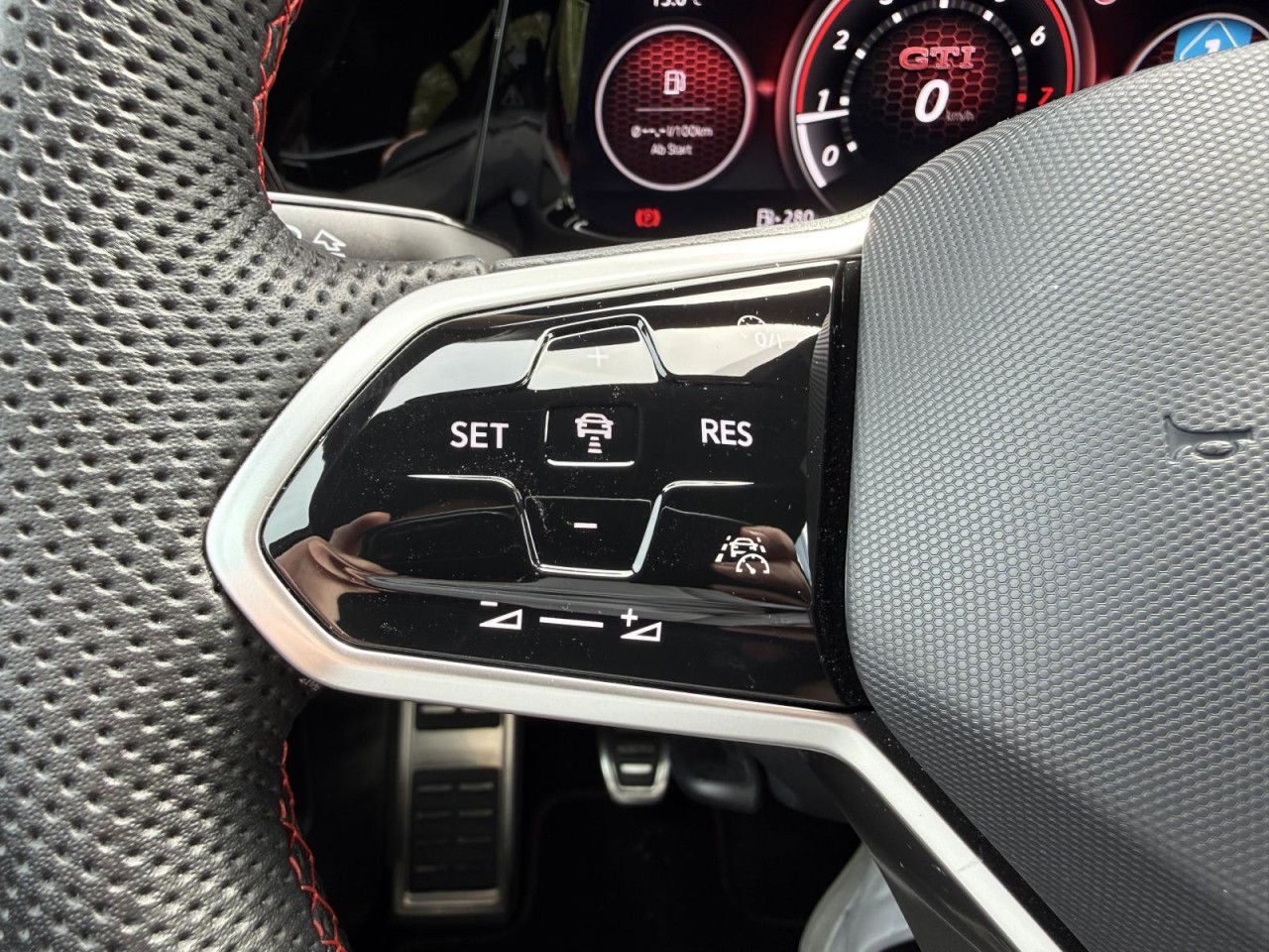 Golf VIII GTI 2,0 TSI (RearView+AHK+LED+) Klima