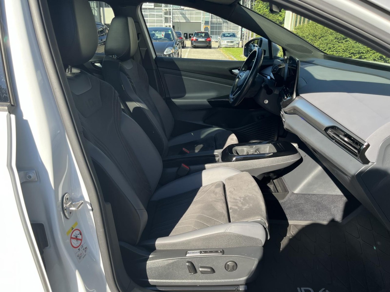 ID.4 Pro Performance 77 kWh (MatrixLED+Glasdach+Navi+Keyless)