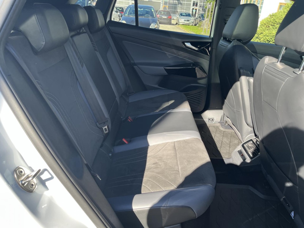 ID.4 Pro Performance 77 kWh (MatrixLED+Glasdach+Navi+Keyless)