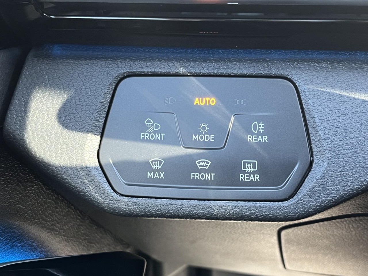 ID.4 Pro Performance 77 kWh (MatrixLED+Glasdach+Navi+Keyless)