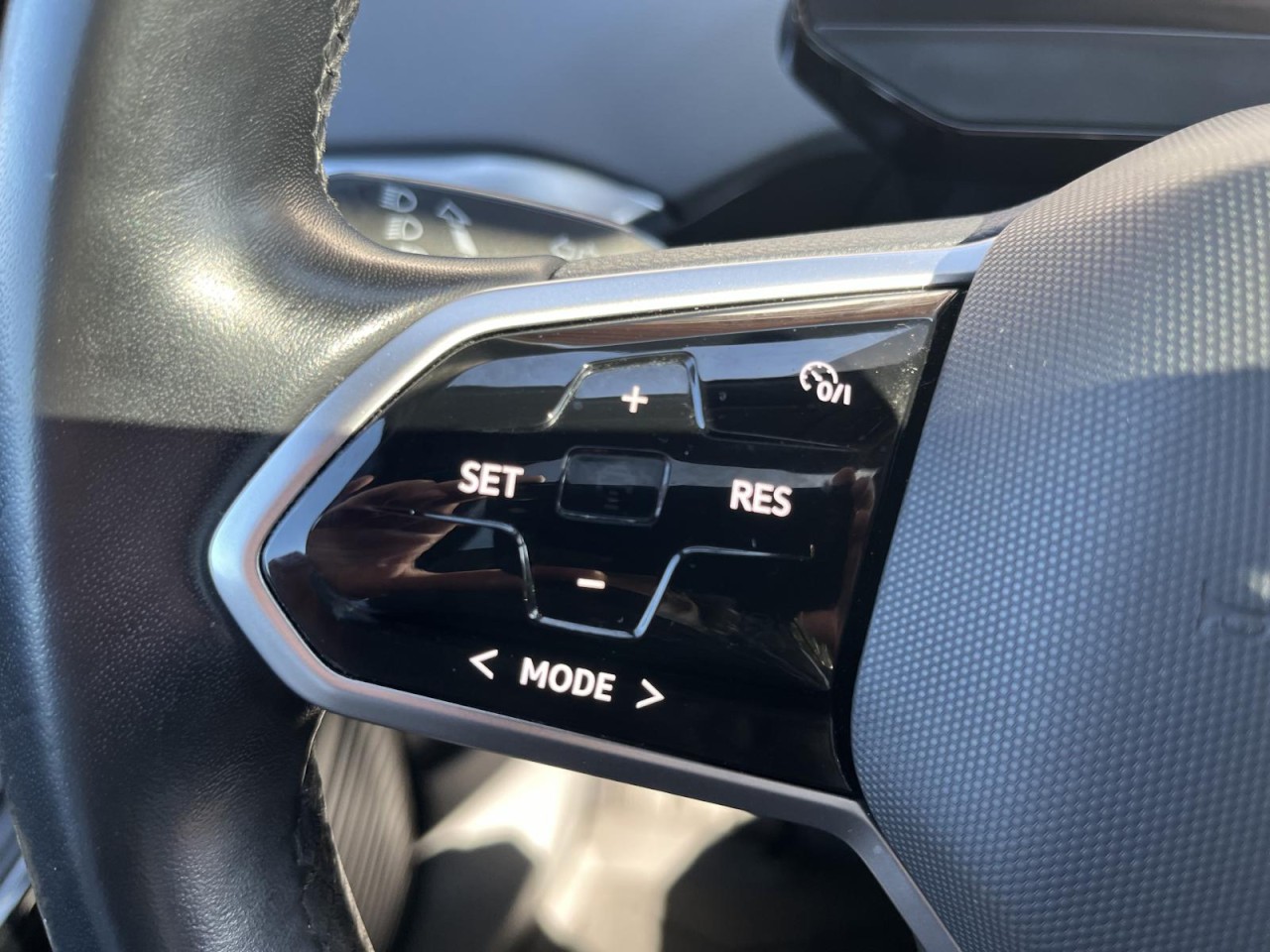 ID.4 Pro Performance 77 kWh (MatrixLED+Glasdach+Navi+Keyless)