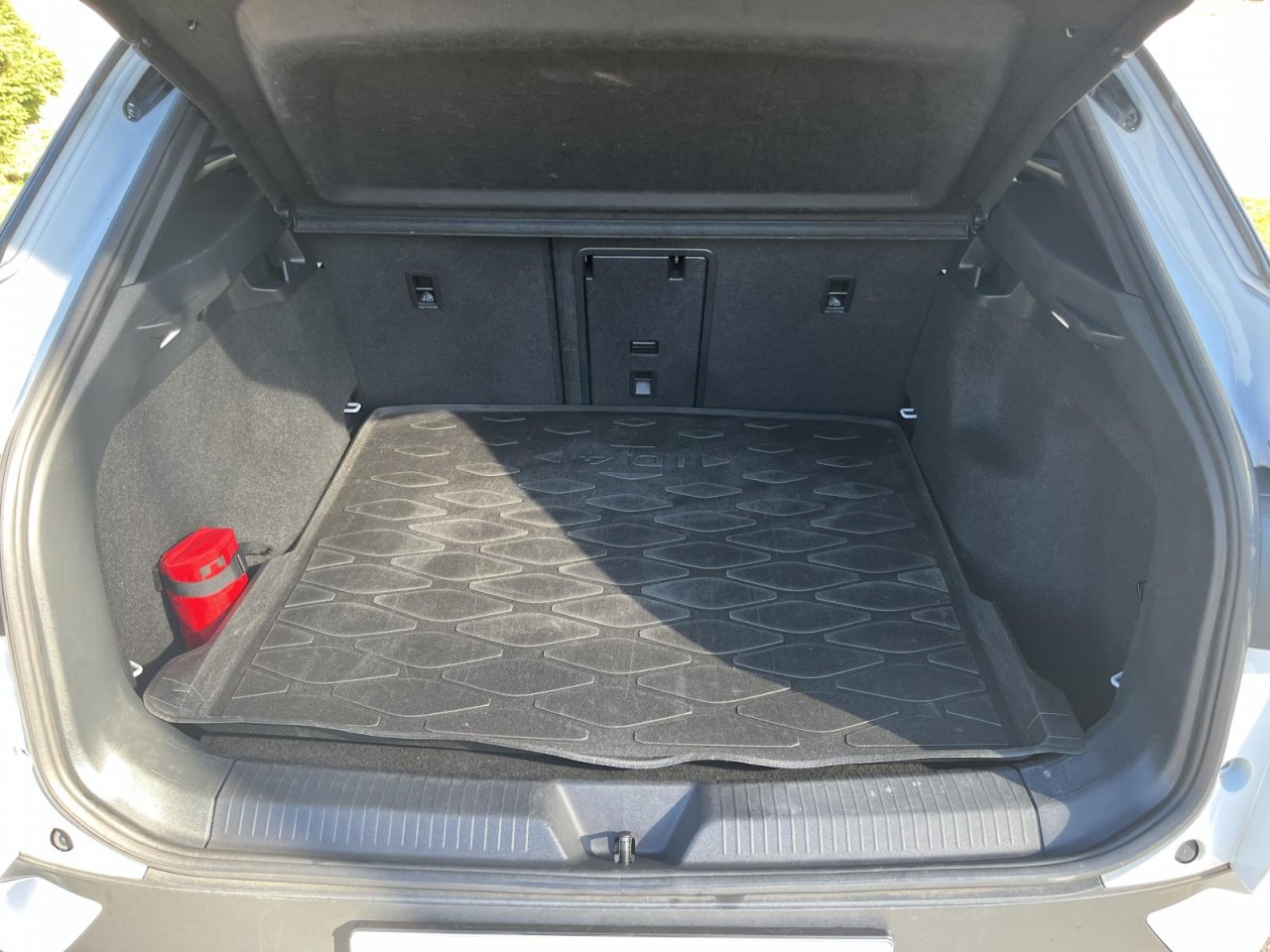 ID.4 Pro Performance 77 kWh (MatrixLED+Glasdach+Navi+Keyless)