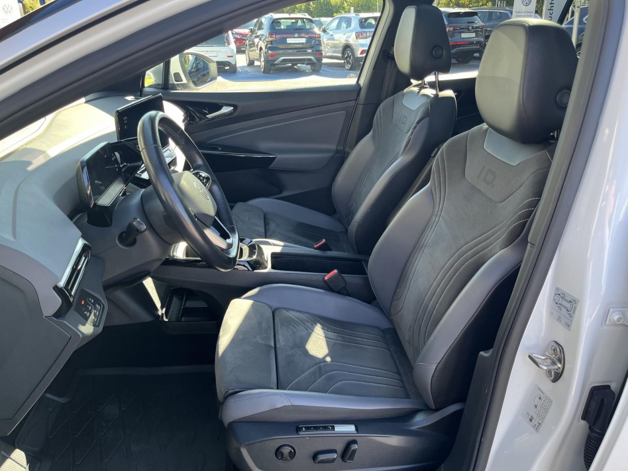 ID.4 Pro Performance 77 kWh (MatrixLED+Glasdach+Navi+Keyless)