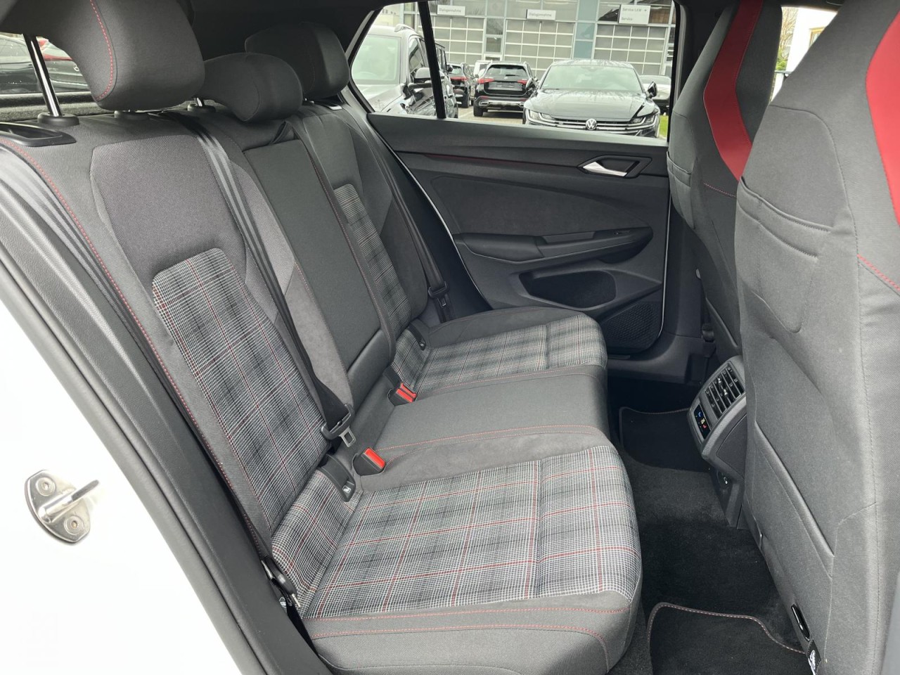 Golf VIII GTI 2,0 TSI DSG (Navi+LED+ACC+RearView)