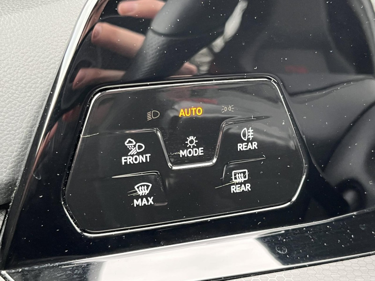 Golf VIII GTI 2,0 TSI DSG (Navi+LED+ACC+RearView)