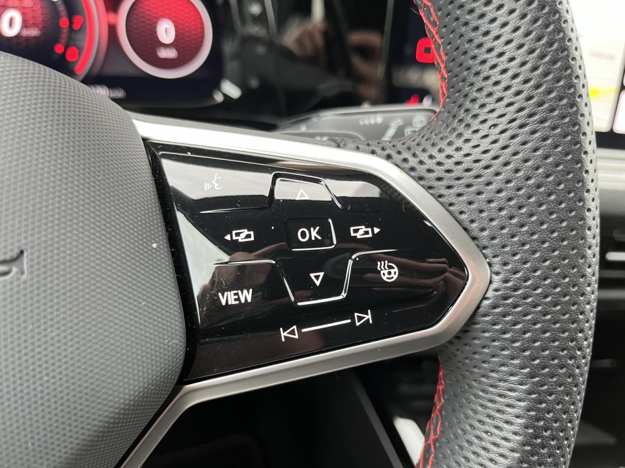 Golf VIII GTI 2,0 TSI DSG (Navi+LED+ACC+RearView)