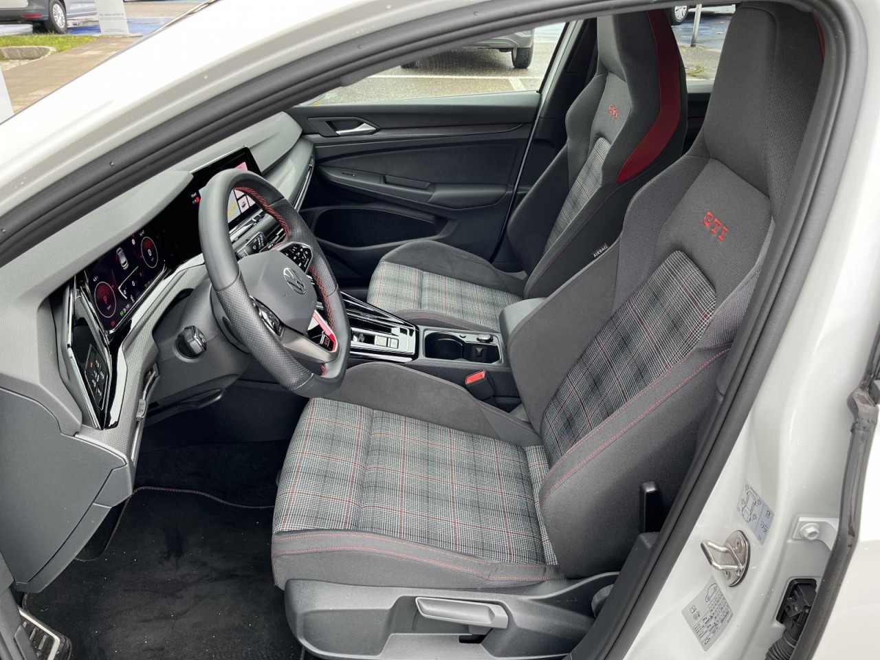 Golf VIII GTI 2,0 TSI DSG (Navi+LED+ACC+RearView)