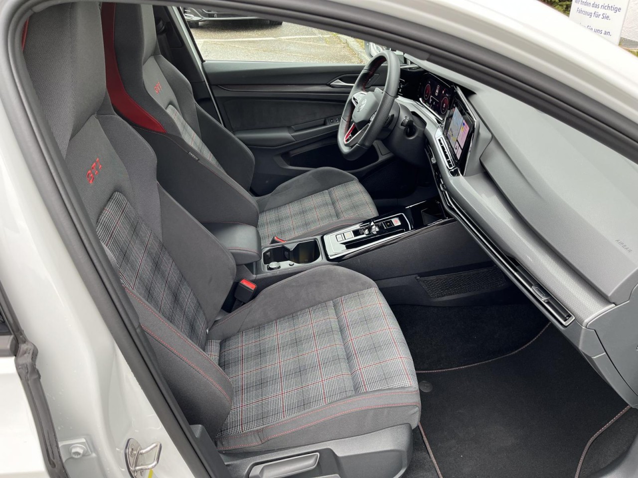 Golf VIII GTI 2,0 TSI DSG (Navi+LED+ACC+RearView)