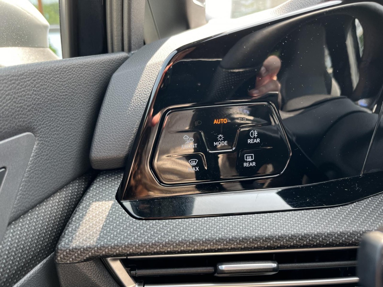 Golf VIII R 2,0 TSI R 4Motion (LED+DCC+RearView)