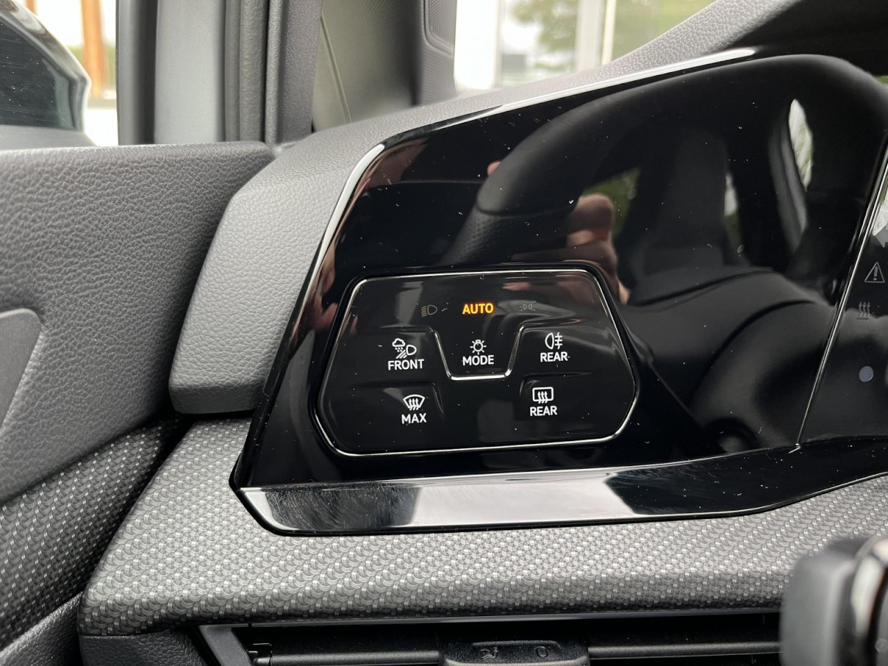 Golf VIII Variant 1,5 eTSI DSG R-Line (Navi+RearView+LED+)