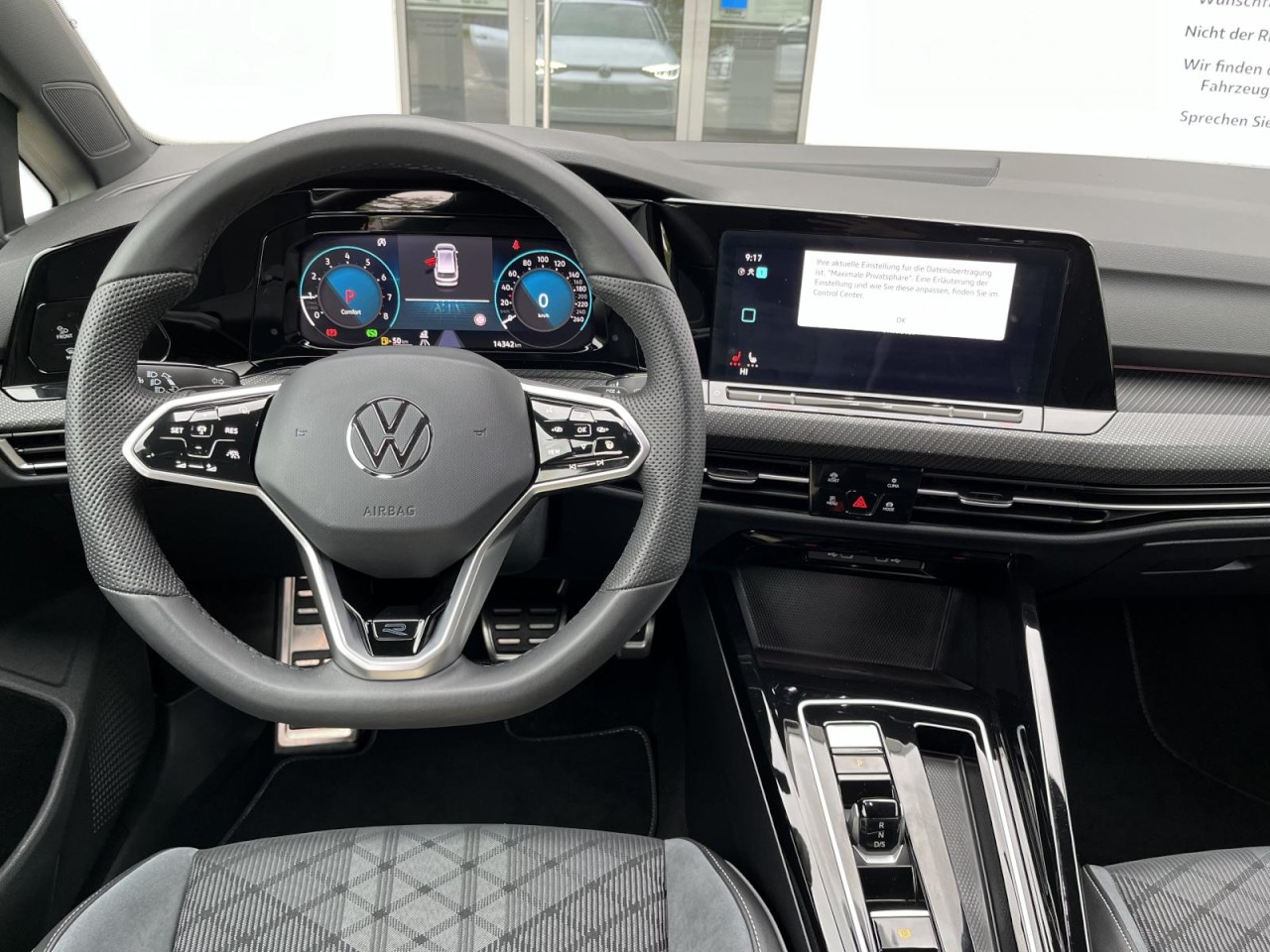 Golf VIII Variant 1,5 eTSI DSG R-Line (Navi+RearView+LED+)