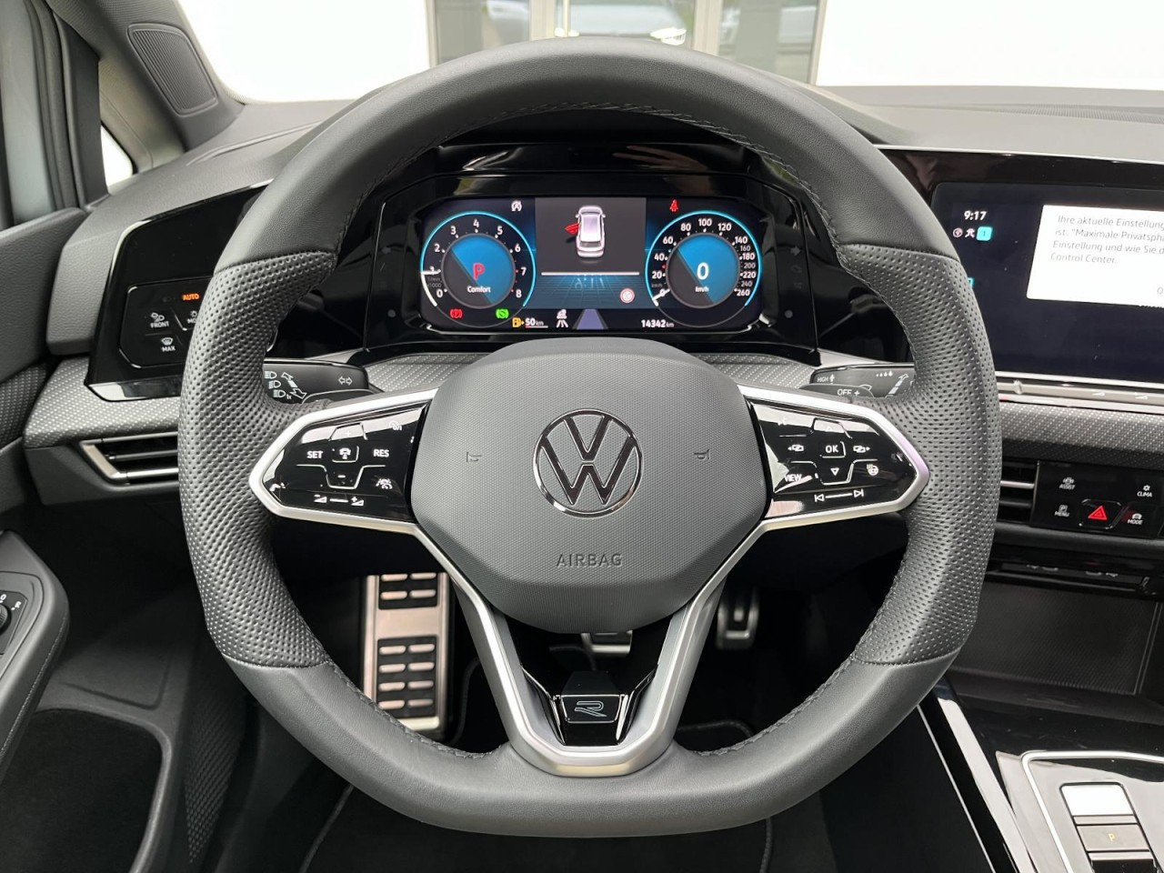 Golf VIII Variant 1,5 eTSI DSG R-Line (Navi+RearView+LED+)