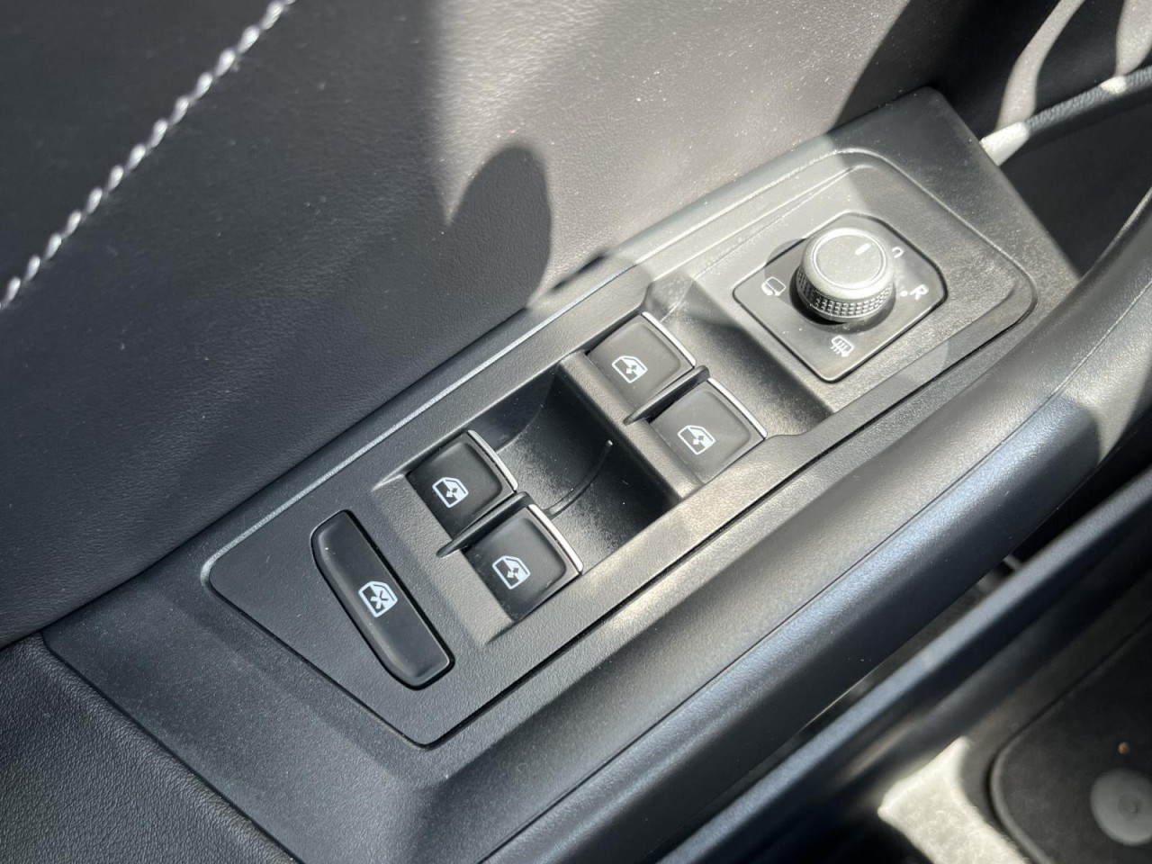 T-Roc 1,5 TSI Style (IQ.Light+Navi+Keyless)
