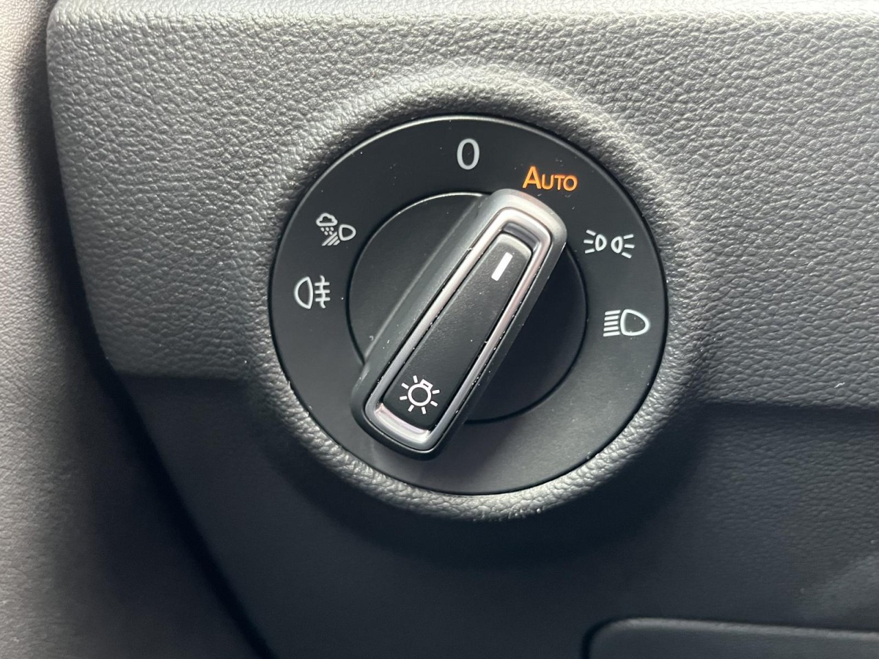 T-Roc 1,5 TSI Style (IQ.Light+Navi+Keyless)