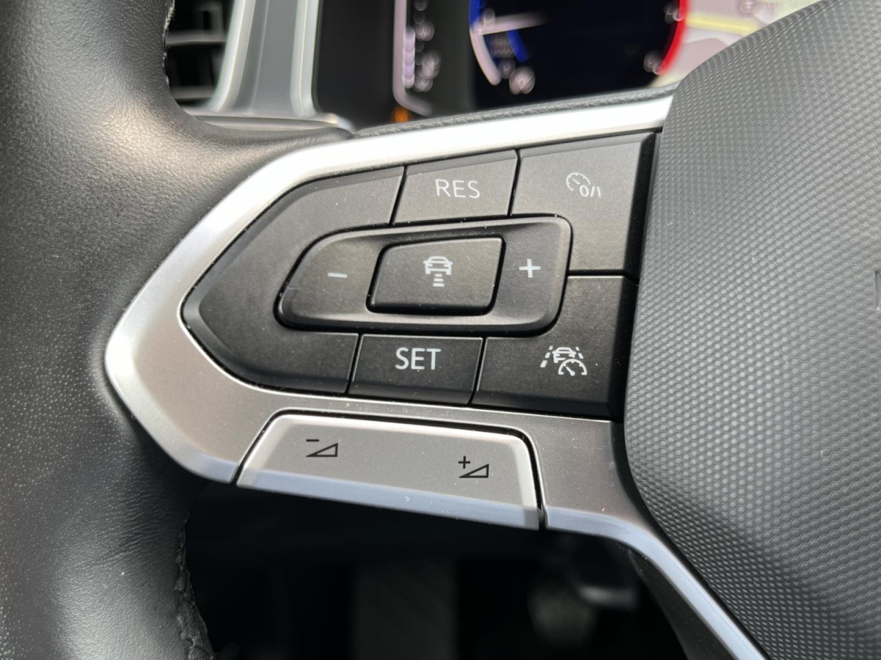 T-Roc 1,5 TSI Style (IQ.Light+Navi+Keyless)