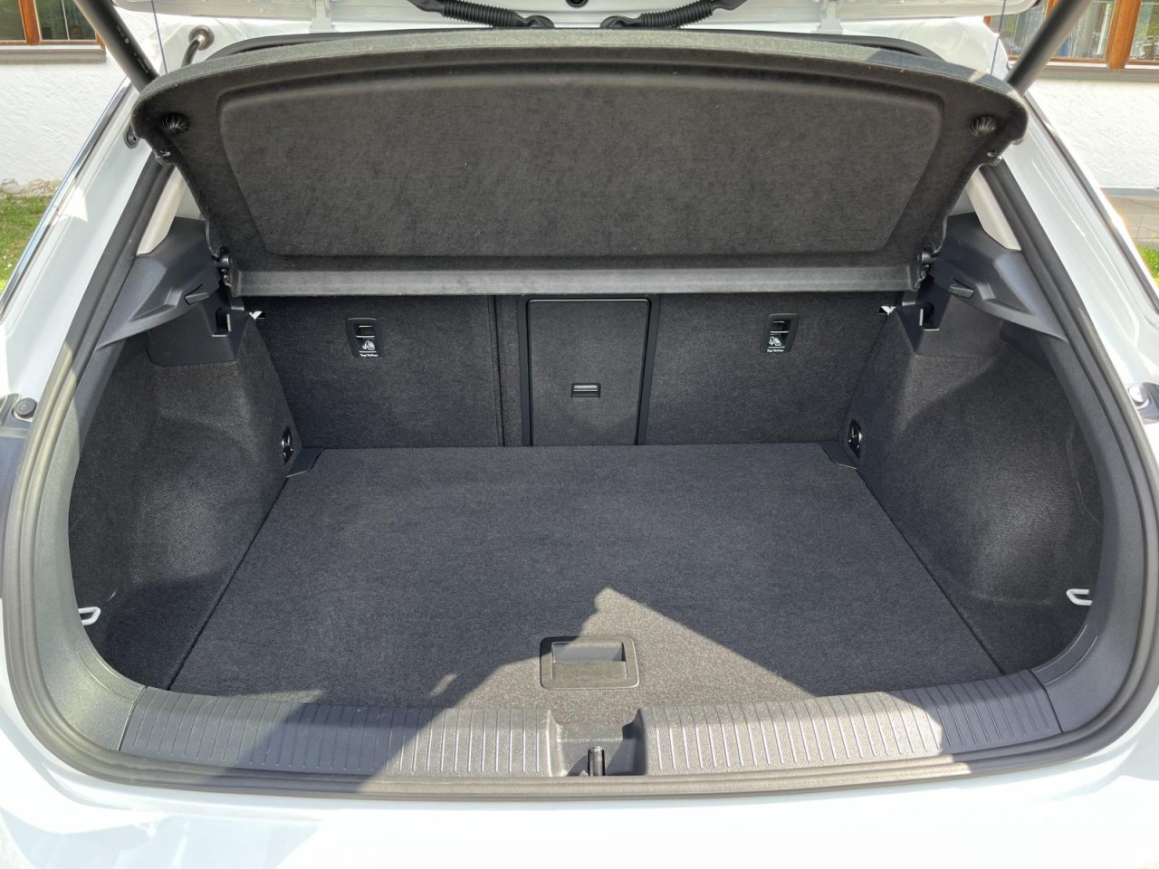 T-Roc 1,5 TSI Style (IQ.Light+Navi+Keyless)
