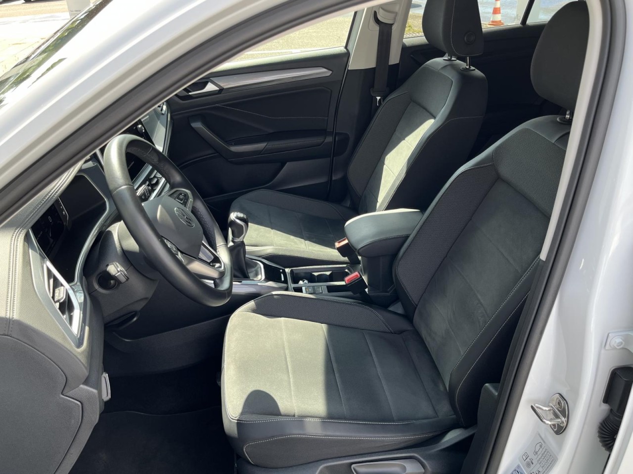 T-Roc 1,5 TSI Style (IQ.Light+Navi+Keyless)