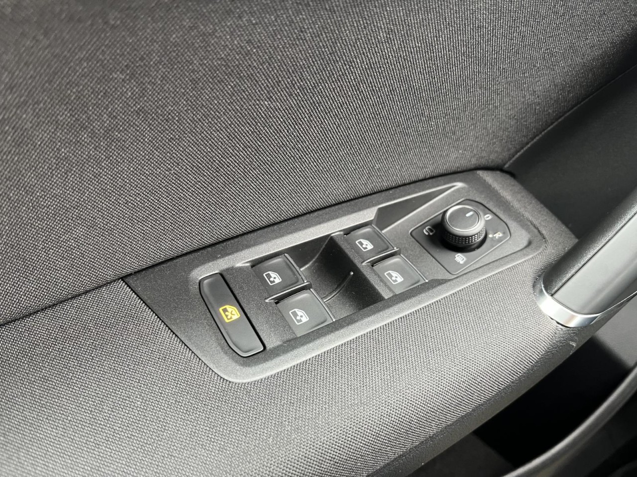 Touran 7-Sitzer 1,5 TSI DSG Highline (LED+RearView+Navi)