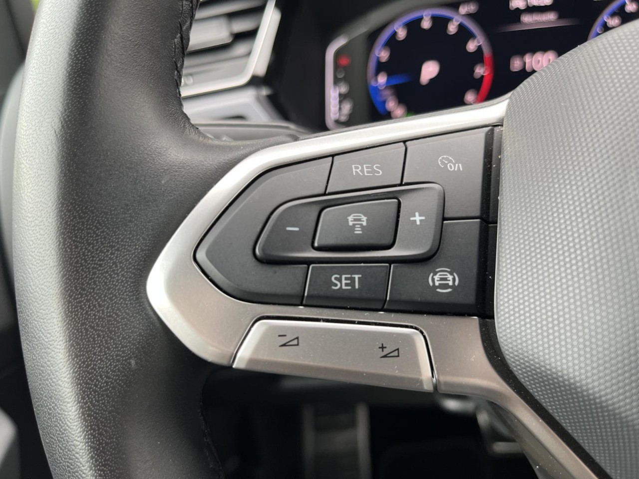 Touran 7-Sitzer 1,5 TSI DSG Highline (LED+RearView+Navi)