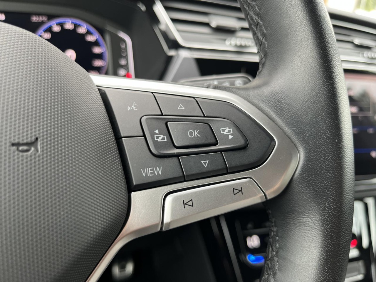 Touran 7-Sitzer 1,5 TSI DSG Highline (LED+RearView+Navi)