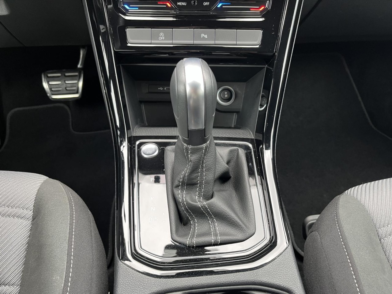 Touran 7-Sitzer 1,5 TSI DSG Highline (LED+RearView+Navi)