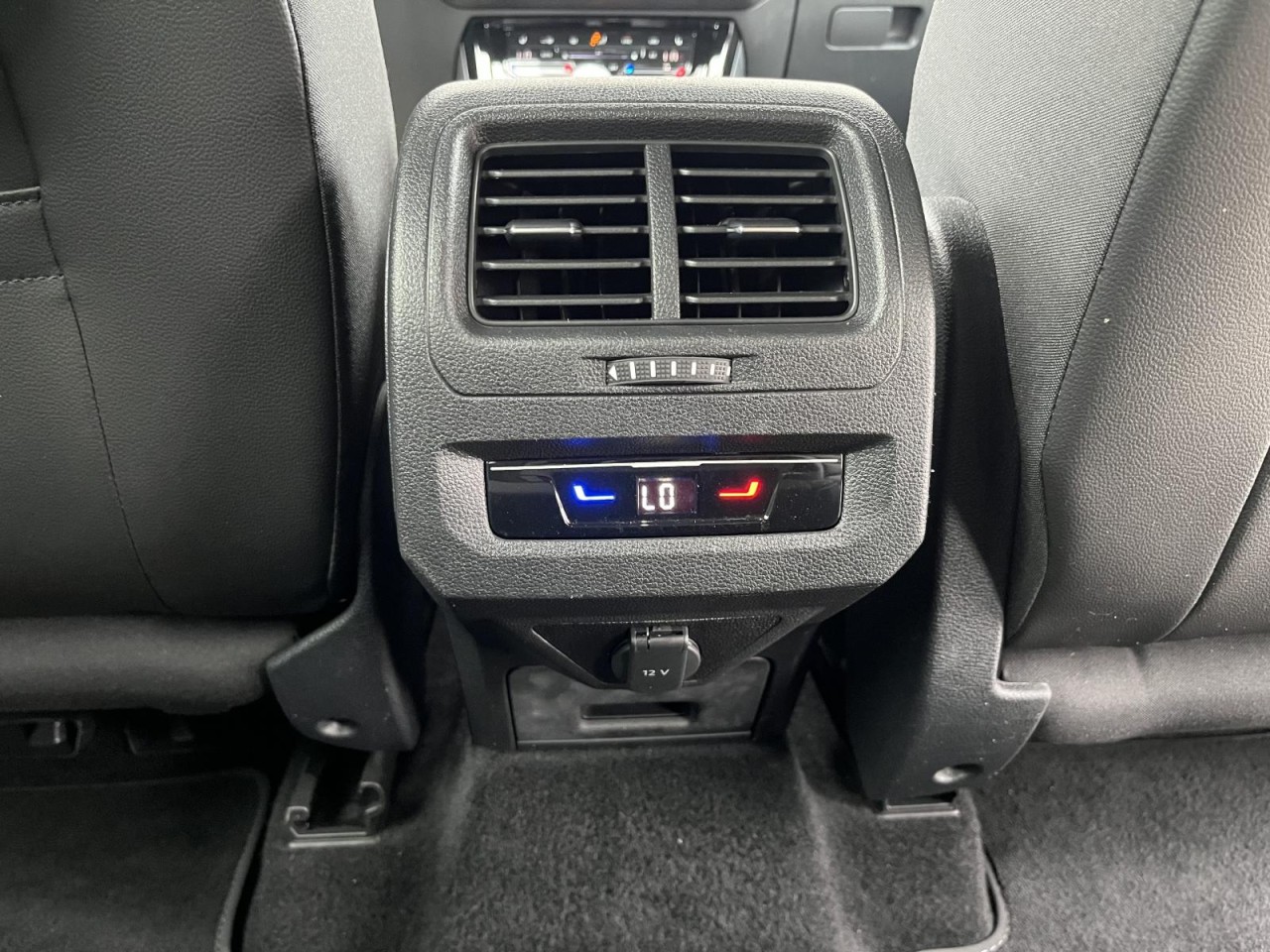 Touran 7-Sitzer 1,5 TSI DSG Highline (LED+RearView+Navi)