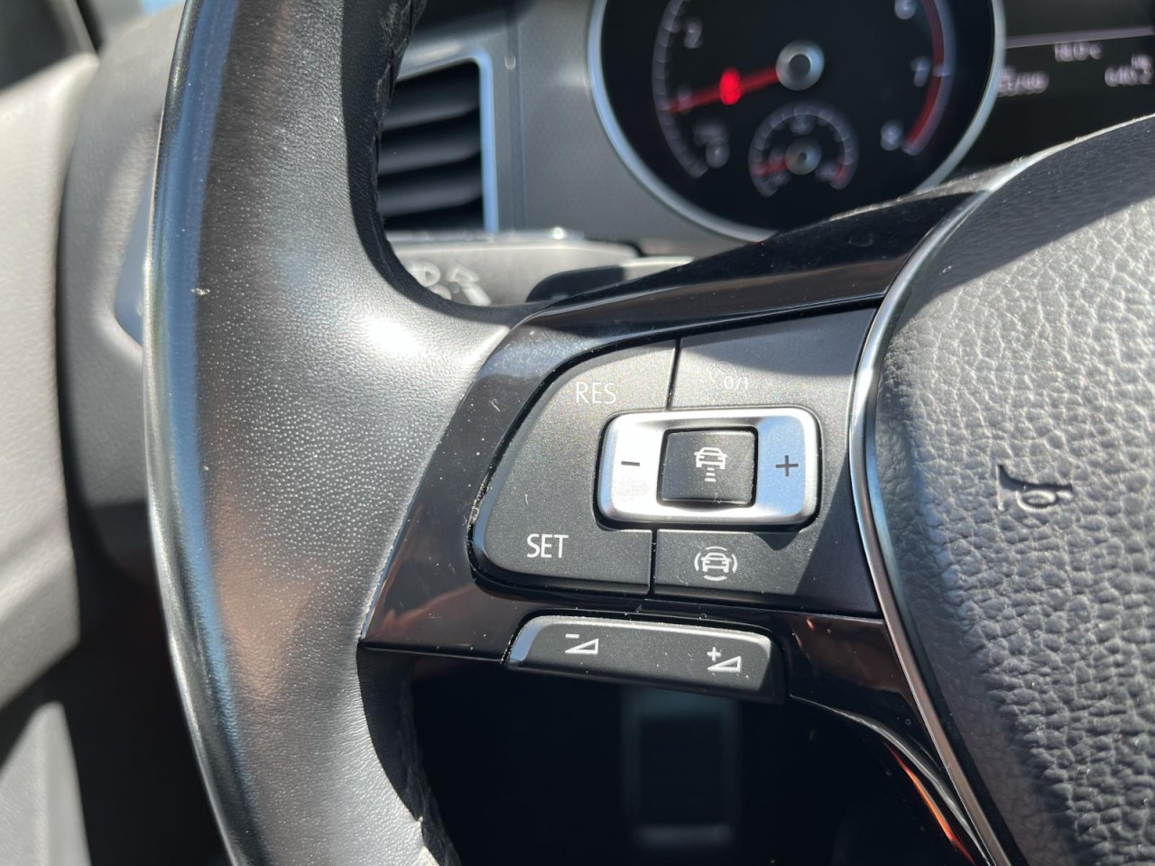 Golf Sportsvan 1,0 TSI DSG Join (Navi+RearView)