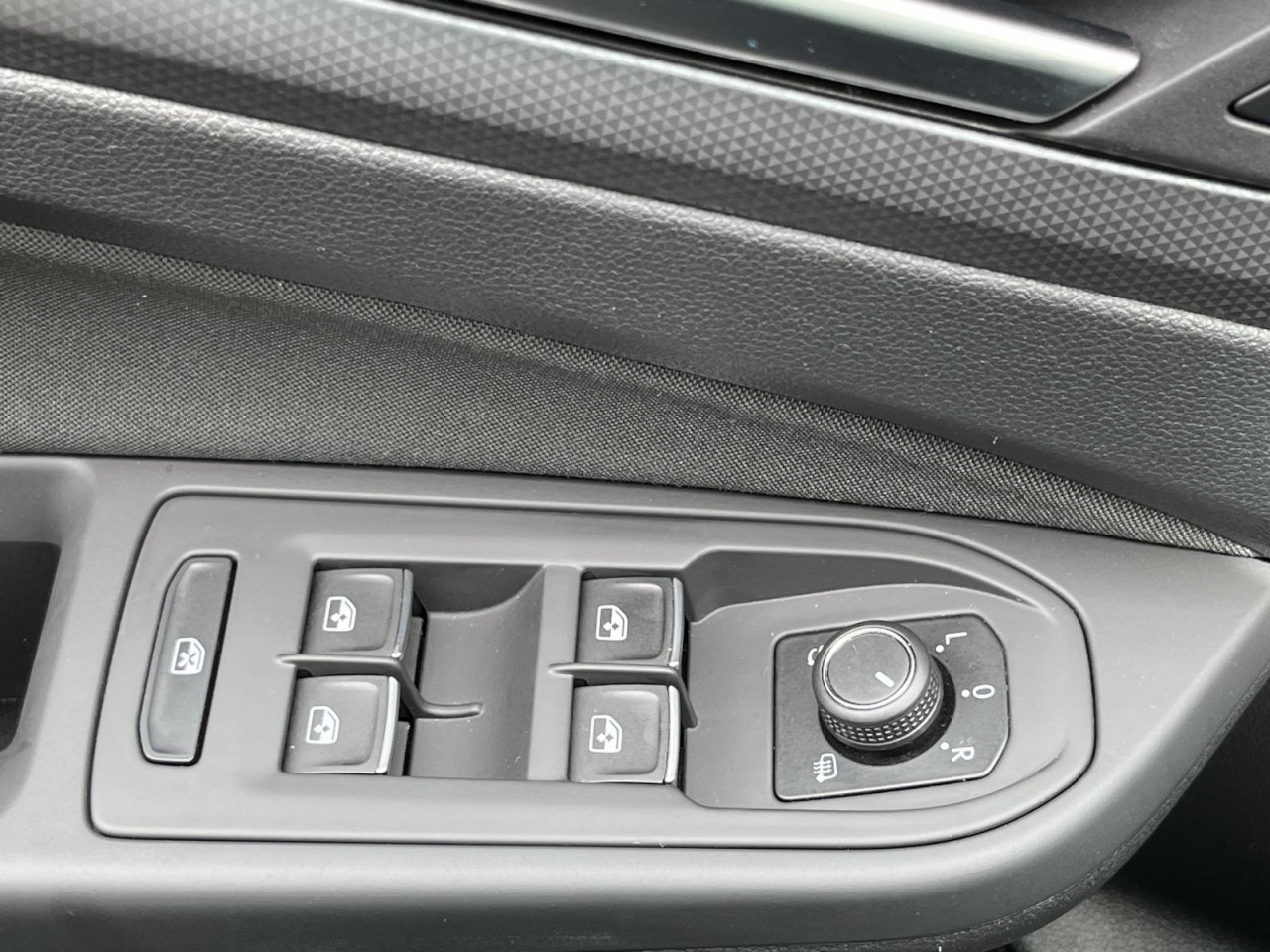 Golf VIII 1,0 eTSI DSG Active (Navi+RearView+LED+)