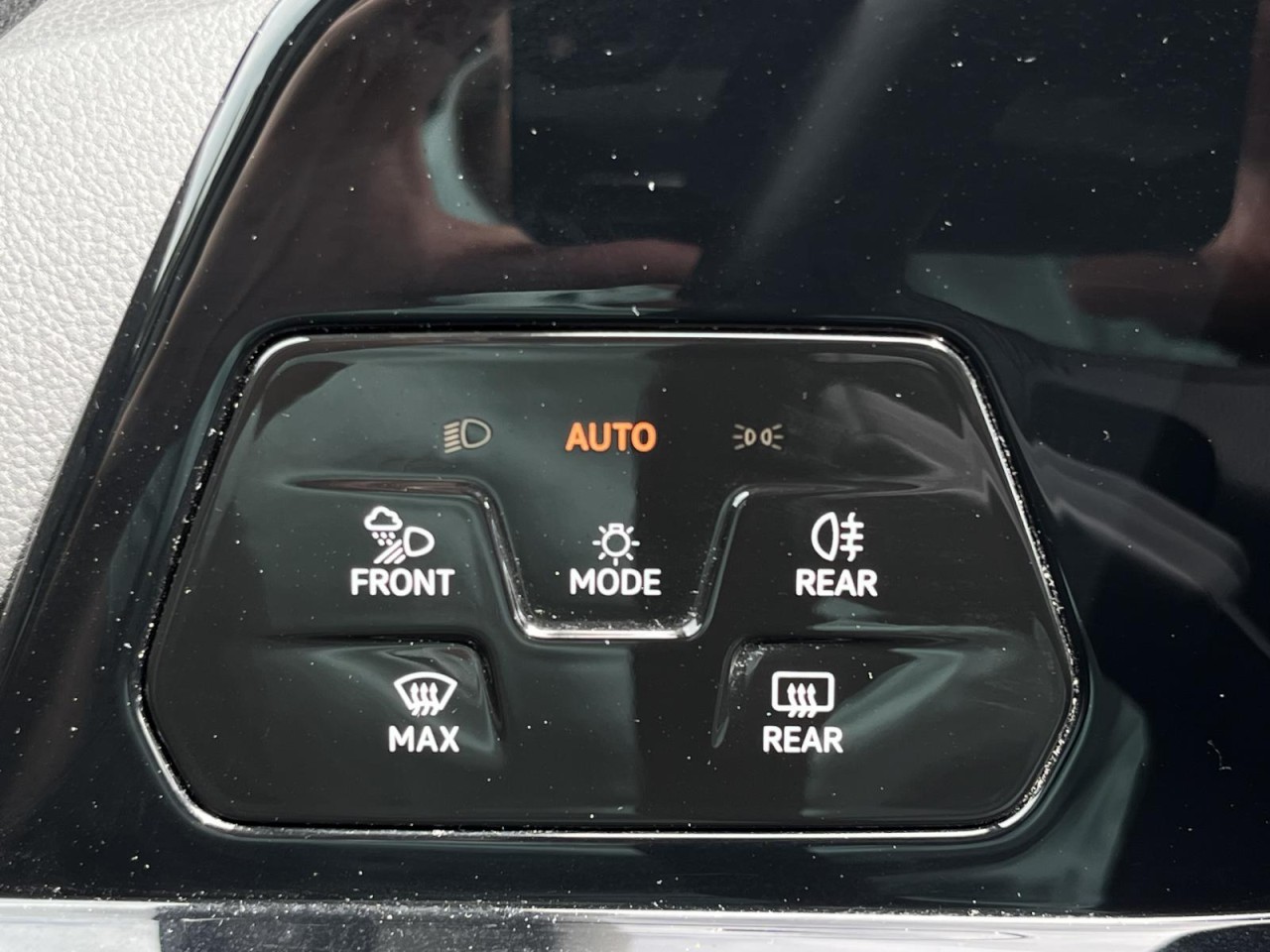 Golf VIII 1,0 eTSI DSG Active (Navi+RearView+LED+)