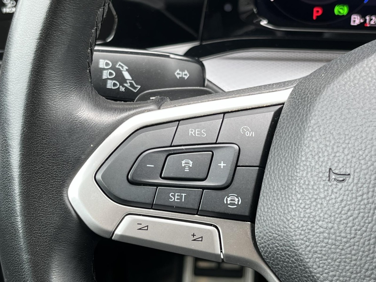 Golf VIII 1,0 eTSI DSG Active (Navi+RearView+LED+)