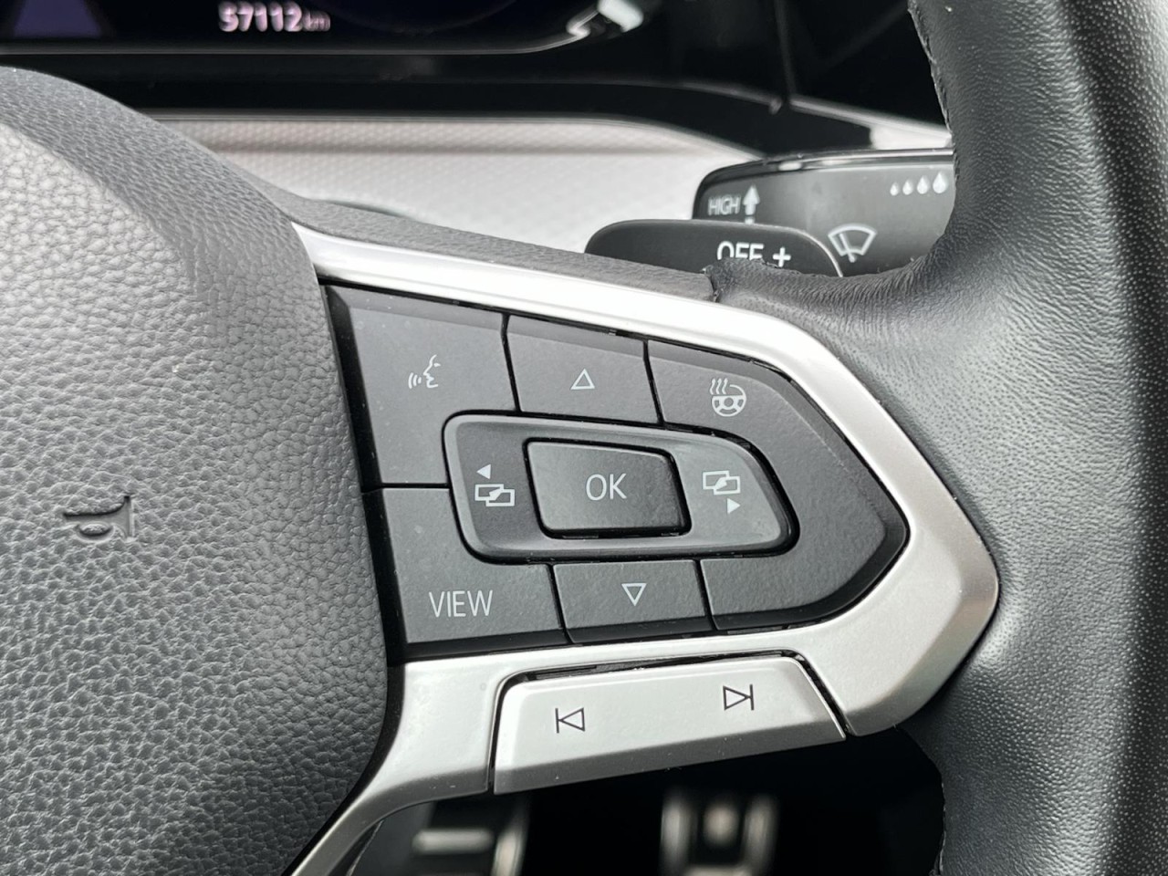 Golf VIII 1,0 eTSI DSG Active (Navi+RearView+LED+)