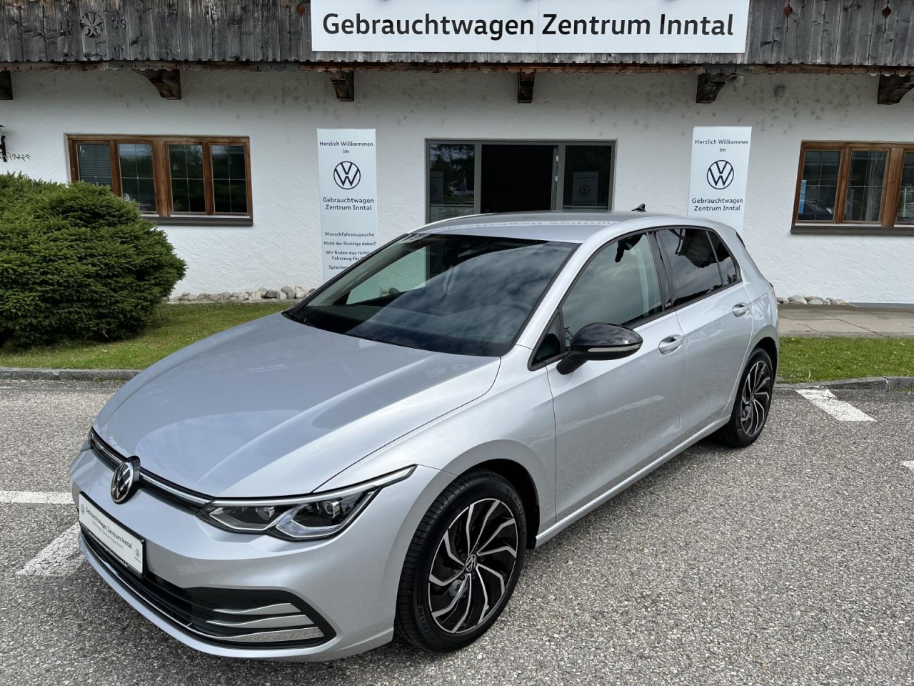 Golf VIII 1,0 eTSI DSG Active (Navi+RearView+LED+)