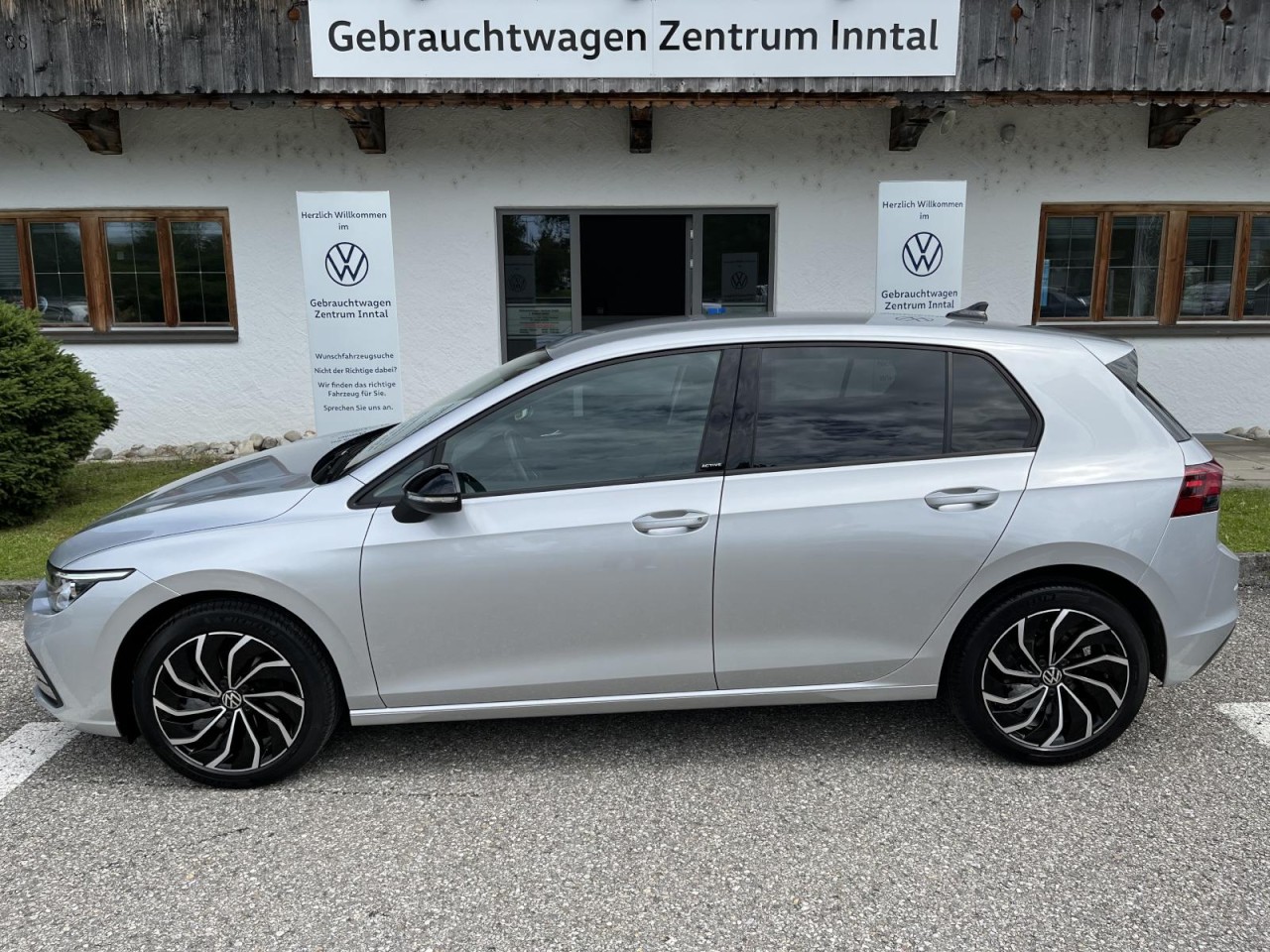 Golf VIII 1,0 eTSI DSG Active (Navi+RearView+LED+)