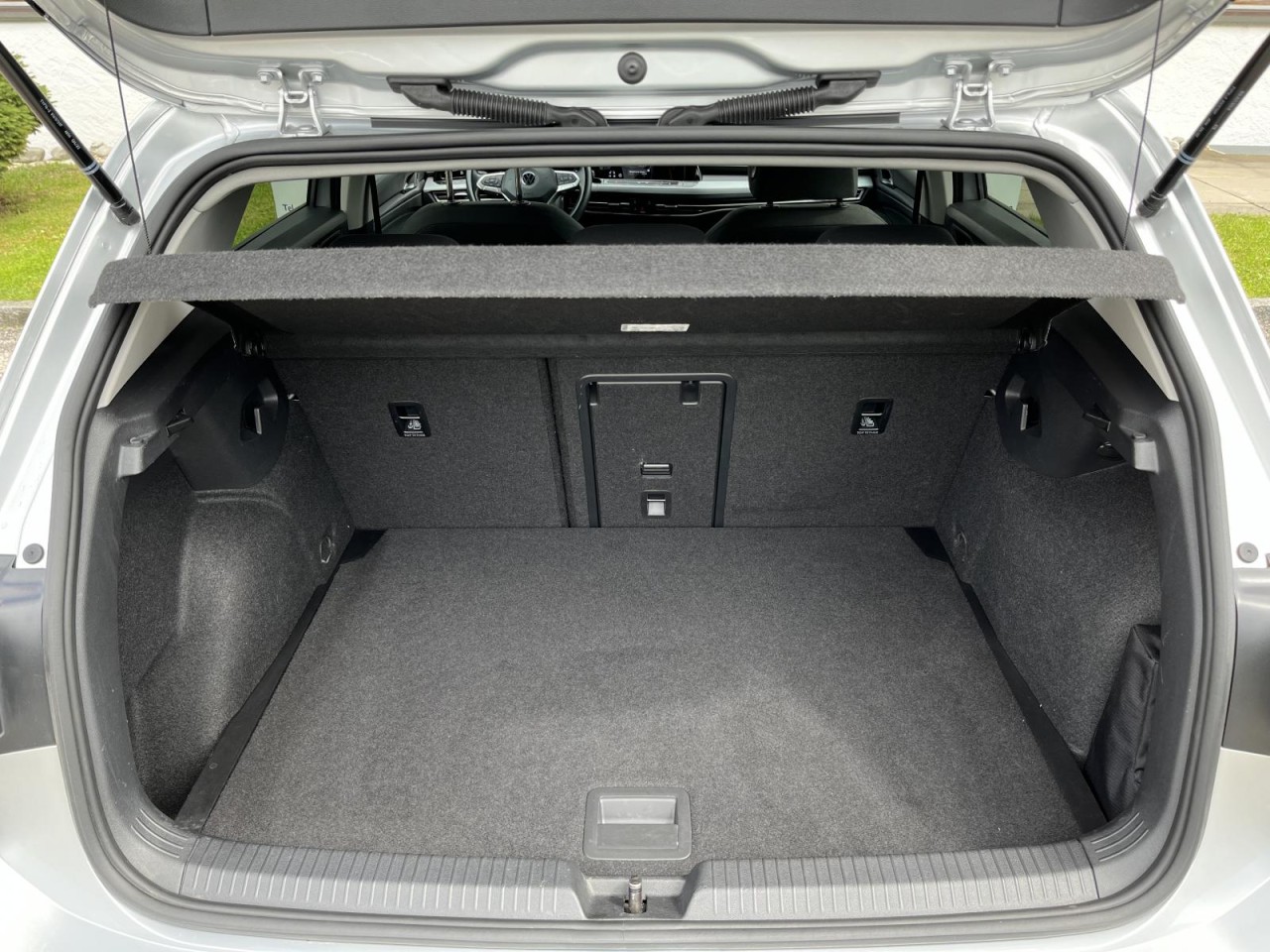 Golf VIII 1,0 eTSI DSG Active (Navi+RearView+LED+)