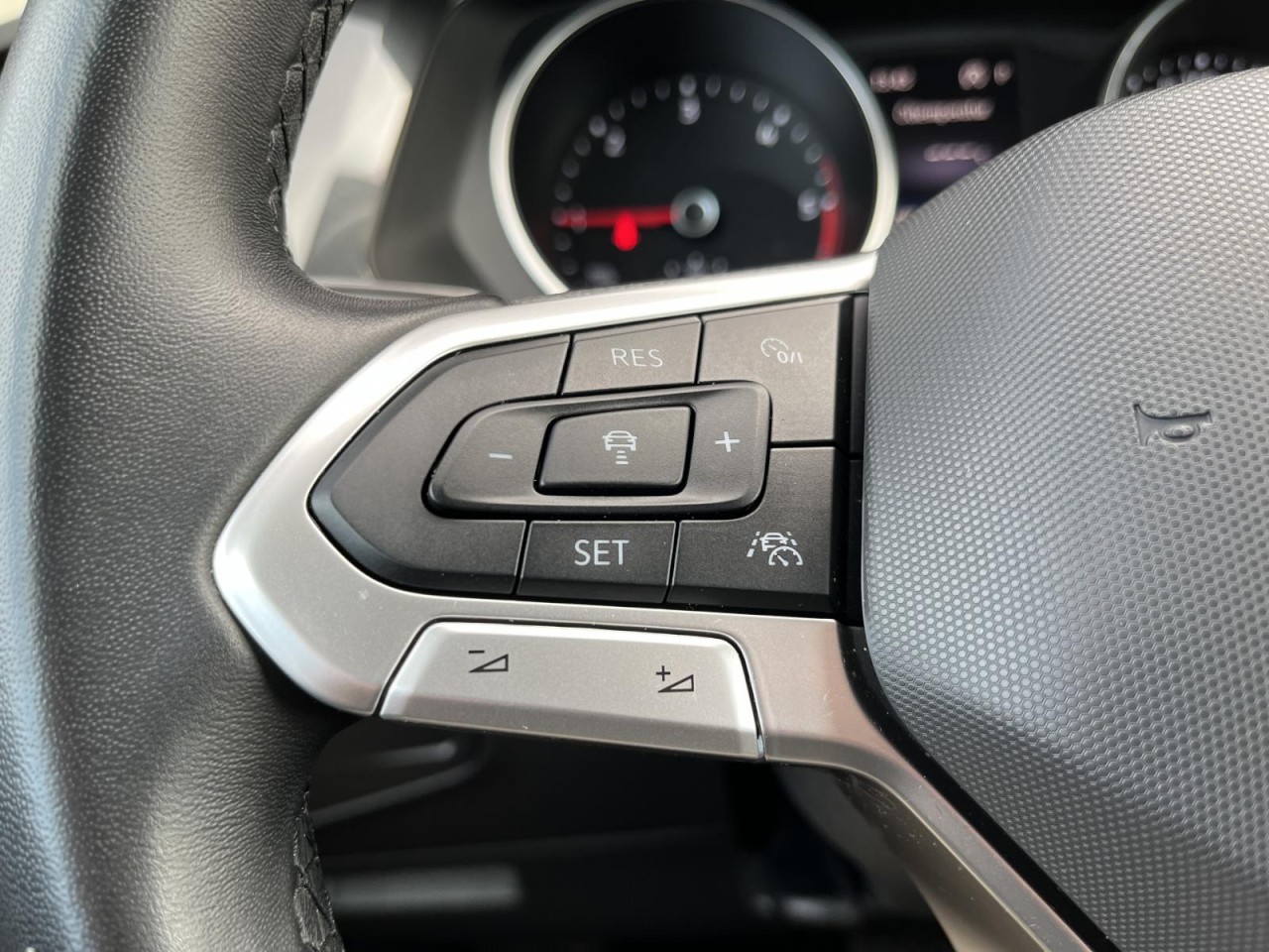 Tiguan 2,0 TDI DSG (AHK+Navi+ACC) Klima Navi