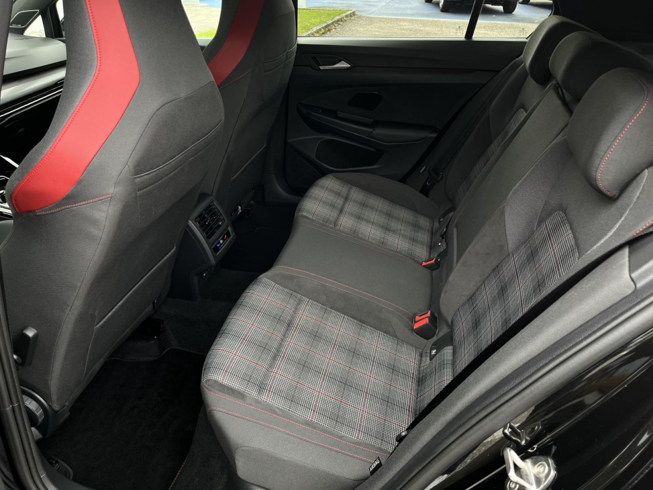 Golf VIII GTI 2,0 TSI DSG (AHK+LED+Navi) Klima