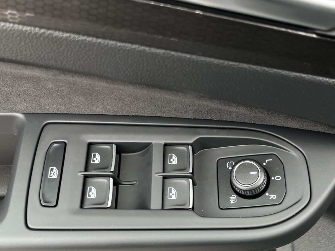 Golf VIII GTI 2,0 TSI DSG (AHK+LED+Navi) Klima