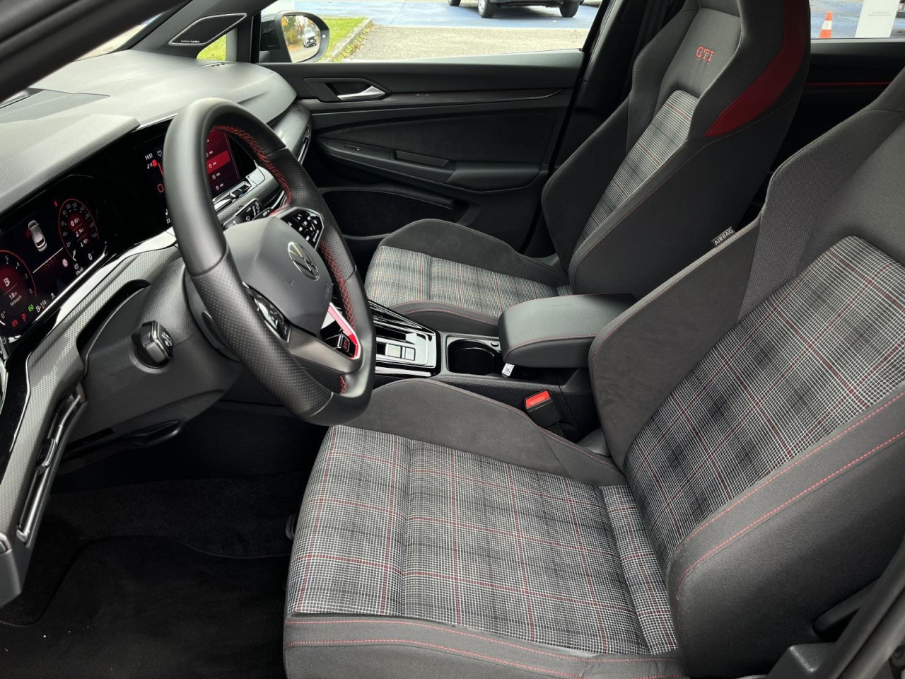 Golf VIII GTI 2,0 TSI DSG (AHK+LED+Navi) Klima