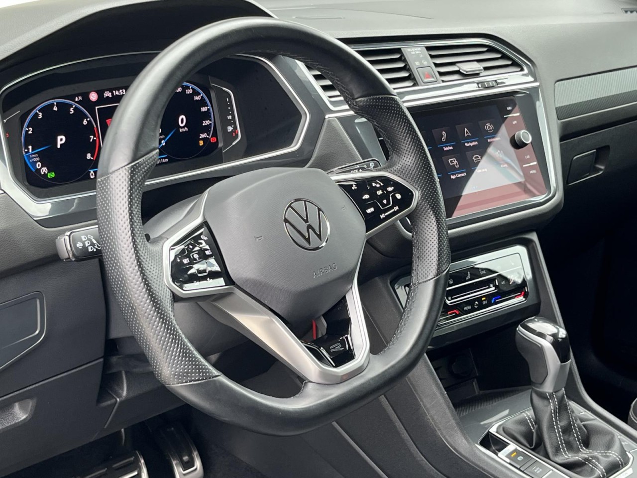 Tiguan Allspace 2,0 TSI DSG 4Motion R-Line (AHK+Navi)