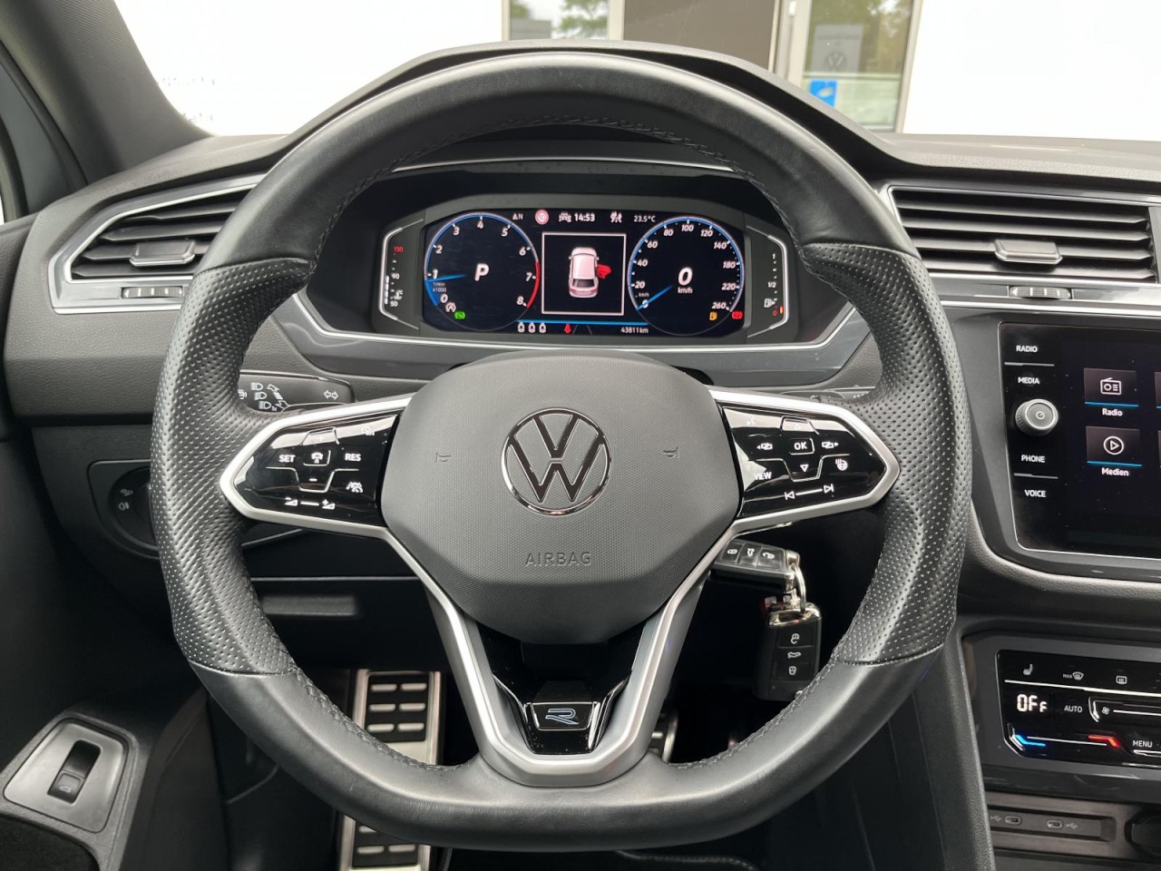 Tiguan Allspace 2,0 TSI DSG 4Motion R-Line (AHK+Navi)