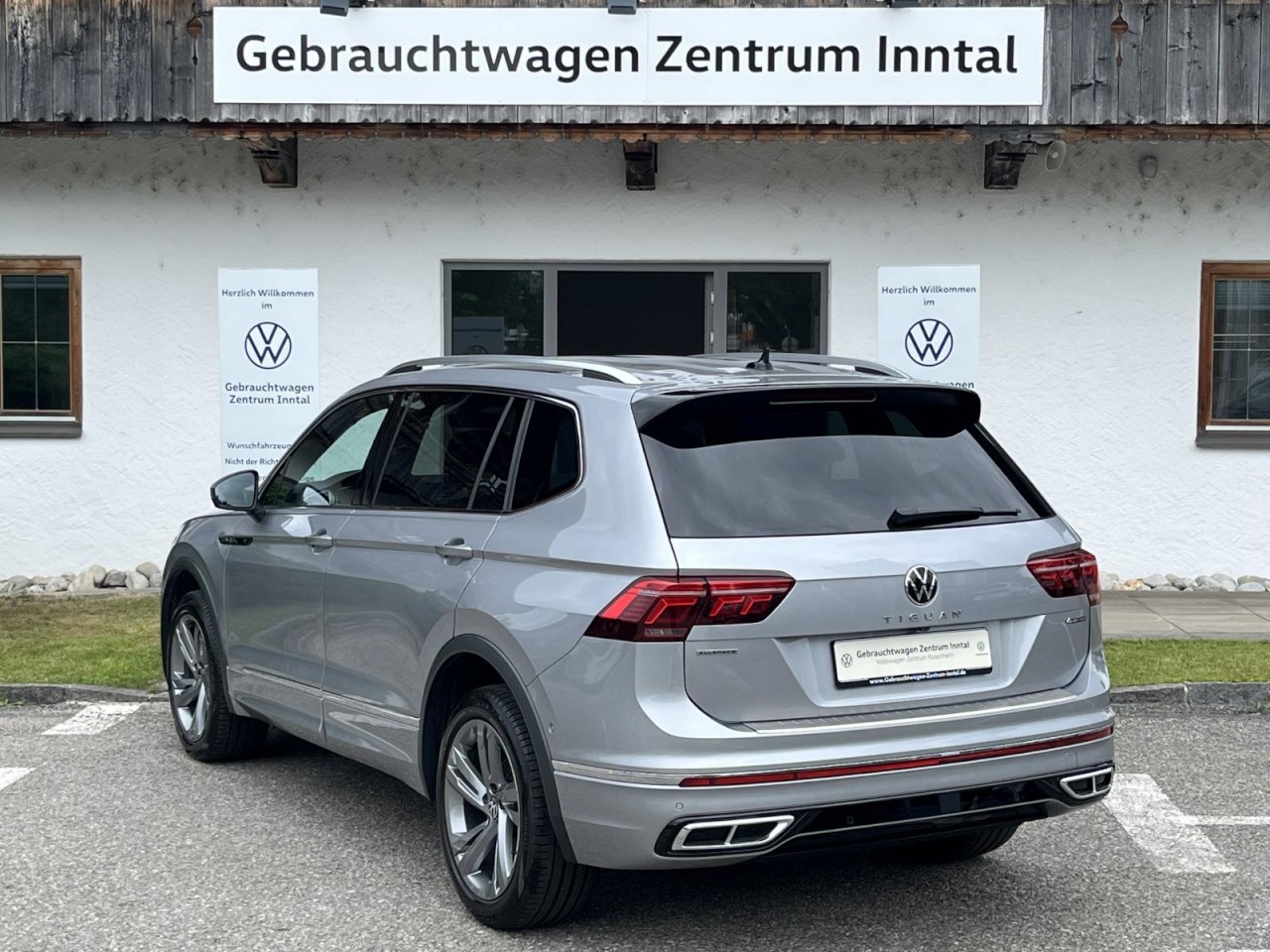 Tiguan Allspace 2,0 TSI DSG 4Motion R-Line (AHK+Navi)
