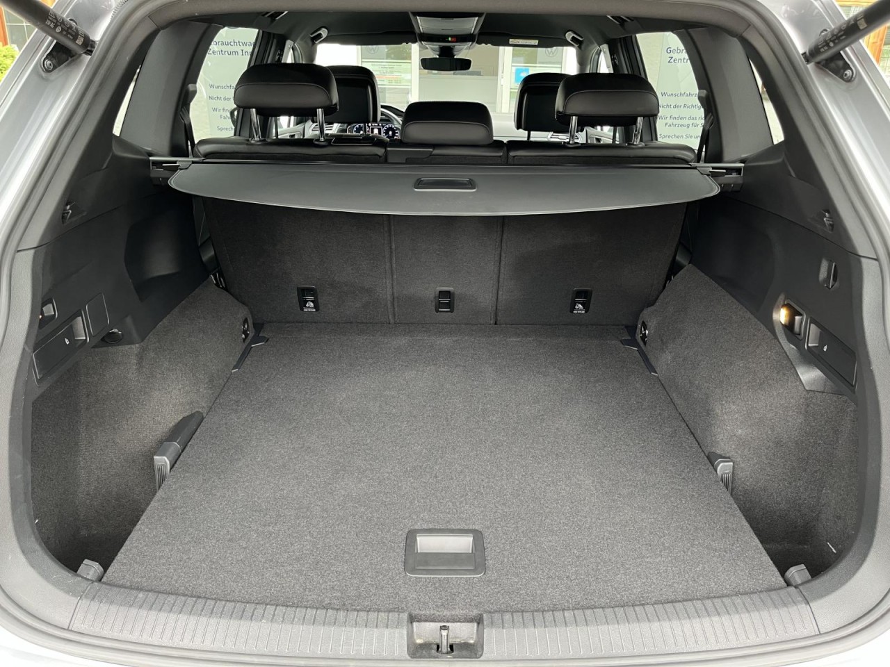 Tiguan Allspace 2,0 TSI DSG 4Motion R-Line (AHK+Navi)