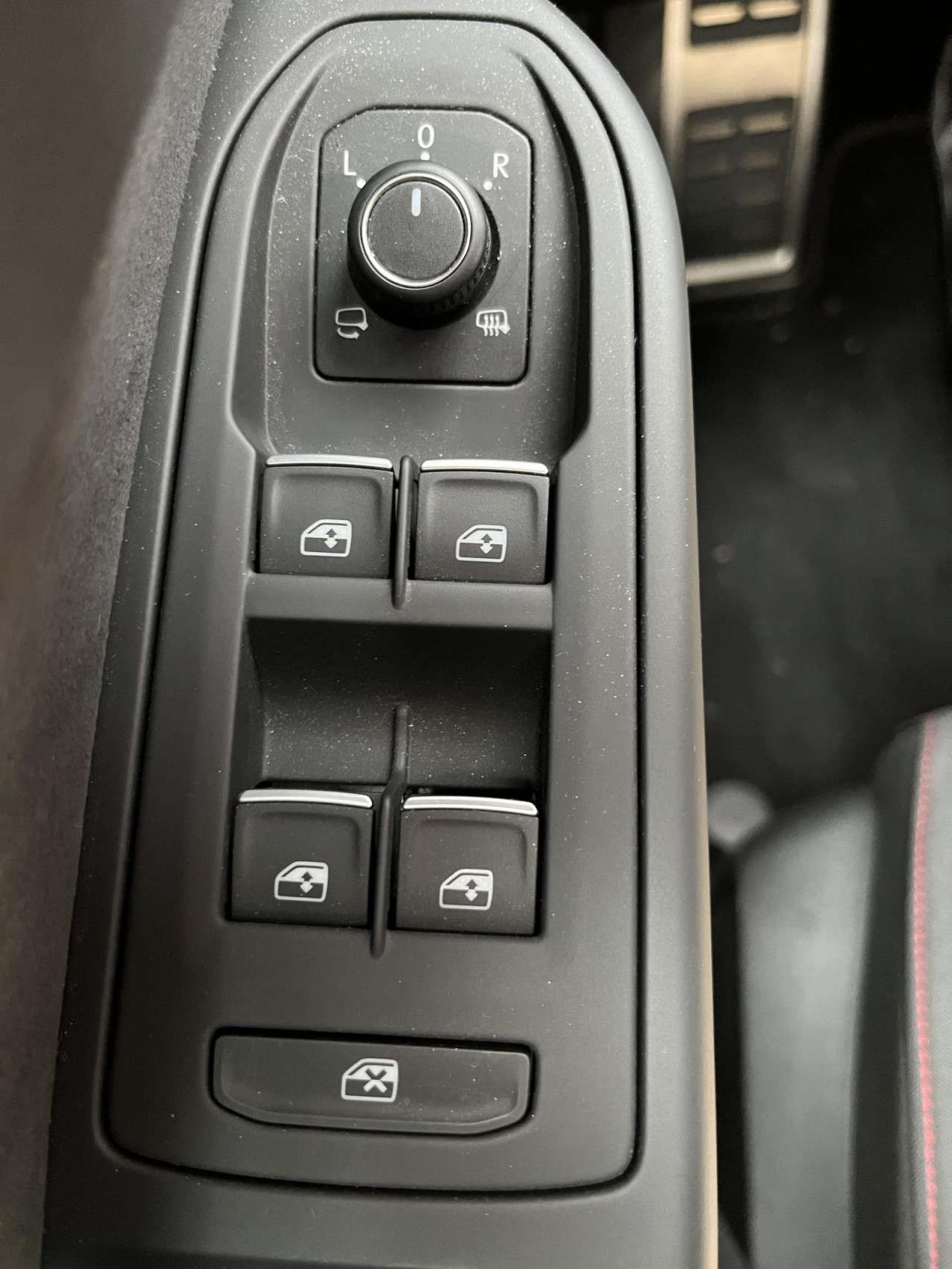 Golf VIII GTI 2,0 TSI DSG (DCC+LED+Navi+RearView)