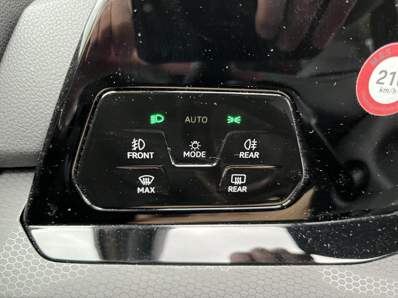 Golf VIII GTI 2,0 TSI DSG (DCC+LED+Navi+RearView)