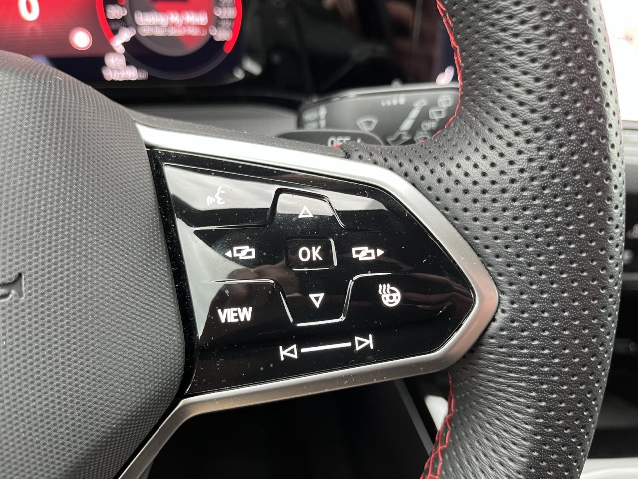 Golf VIII GTI 2,0 TSI DSG (DCC+LED+Navi+RearView)