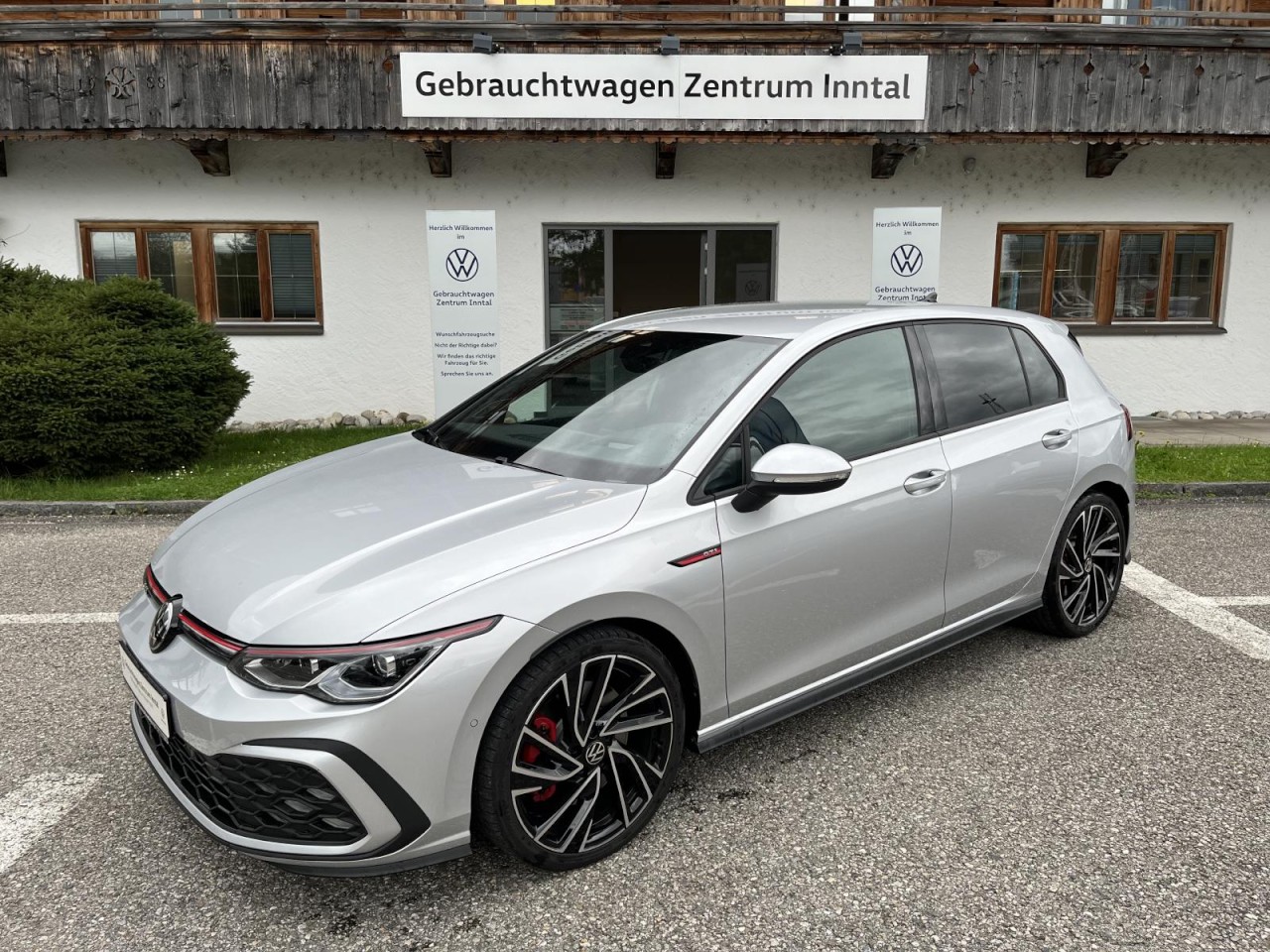 Golf VIII GTI 2,0 TSI DSG (DCC+LED+Navi+RearView)